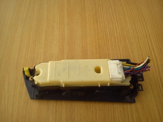 สวิทช์กดควบคุมกระจกประตูไฟฟ้าด้านหน้าข้างขวา TOYOTA ไม่ทราบรุ่น