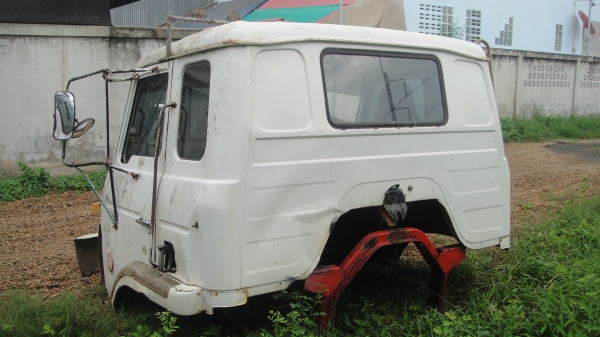 หัว NISSAN UD 3ใบปัด หัวสวยอุปกรณ์ครบ ไม่ผุเลย ขาหน้า ขาหลัง กันชน ตู้แอร์ ยกใส่รถได้เลย ราคาถูก