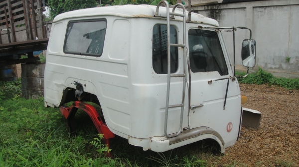 หัว NISSAN UD 3ใบปัด หัวสวยอุปกรณ์ครบ ไม่ผุเลย ขาหน้า ขาหลัง กันชน ตู้แอร์ ยกใส่รถได้เลย ราคาถูก
