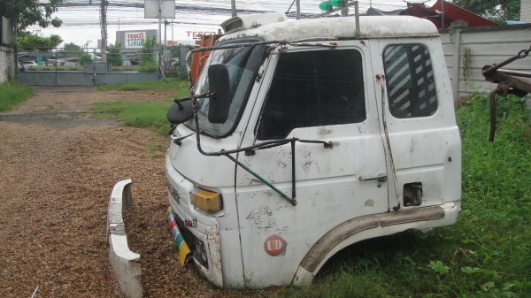 หัว NISSAN UD 3ใบปัด หัวสวยอุปกรณ์ครบ ไม่ผุเลย ขาหน้า ขาหลัง กันชน ตู้แอร์ ยกใส่รถได้เลย ราคาถูก
