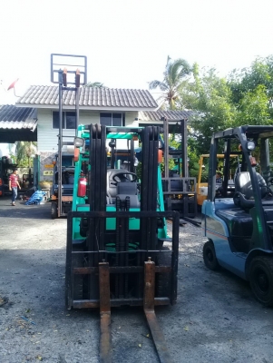 +++ ขายโฟล์คลิฟท์ MITSUBISHI FG25  ขนาด  2.5  ตัน  (รุ่นใหม่ล่าสุด)  เครื่องยนต์เบนซิน  แก๊ส  เสา  4  เมตร  3  ท่อน  เกียร์ออโตเมติค  ยางตันครับ  (รถนอก 9,000  ชม.)