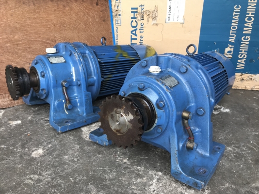 ขายมอเตอร์เกียร์ Cycro drive Sumitomo 7.5HP. 380V อัตราทด 1:35 มีระบบเบรคในตัว สภาพสวยมาก หมุนนิ่มเดิมๆ พร้อมใช้งาน มี 2ตัวครับ