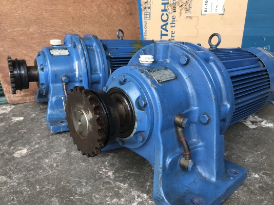 ขายมอเตอร์เกียร์ Cycro drive Sumitomo 7.5HP. 380V อัตราทด 1:35 มีระบบเบรคในตัว สภาพสวยมาก หมุนนิ่มเดิมๆ พร้อมใช้งาน มี 2ตัวครับ