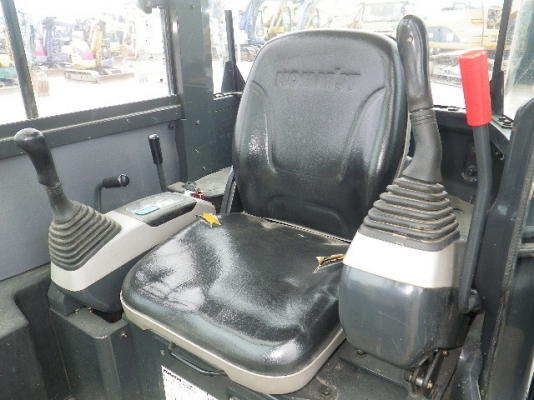 รถขุุด Komatsu รุ่น PC30MR-2 ปี 2005 มือสองนำเข้าจากญี่ปุ่น สภาพสวยพร้อมใช้งาน ราคาต่อรองได้