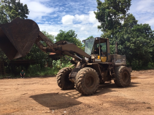 ขายด่วน รถตัก KOMASTSU WA300-1 สภาพใช้งานได้ปกติ เครื่องปั้มดี ยางพร้อมใช้งาน สนใจโทรสอบถาม 093-0764943  088-3223272 K ตั้ม