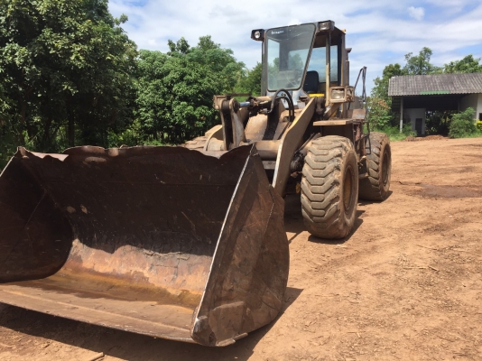 ขายด่วน รถตัก KOMASTSU WA300-1 สภาพใช้งานได้ปกติ เครื่องปั้มดี ยางพร้อมใช้งาน สนใจโทรสอบถาม 093-0764943  088-3223272 K ตั้ม