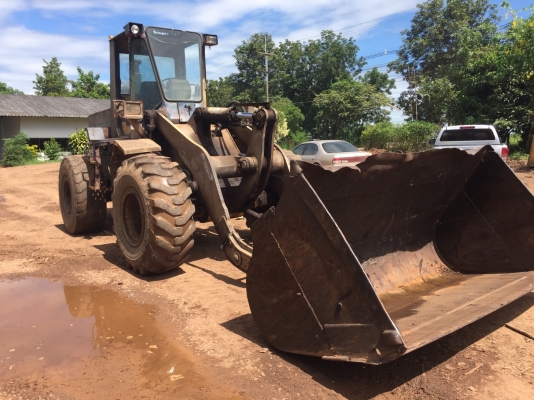 ขายด่วน รถตัก KOMASTSU WA300-1 สภาพใช้งานได้ปกติ เครื่องปั้มดี ยางพร้อมใช้งาน สนใจโทรสอบถาม 093-0764943  088-3223272 K ตั้ม