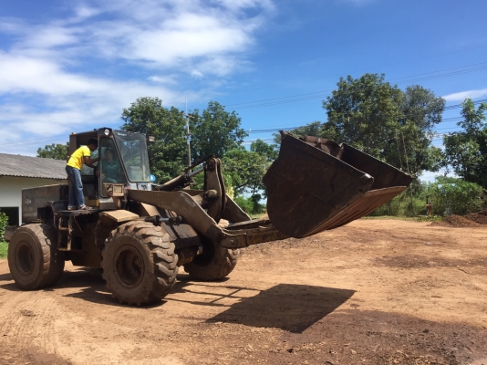 ขายด่วน รถตัก KOMASTSU WA300-1 สภาพใช้งานได้ปกติ เครื่องปั้มดี ยางพร้อมใช้งาน สนใจโทรสอบถาม 093-0764943  088-3223272 K ตั้ม