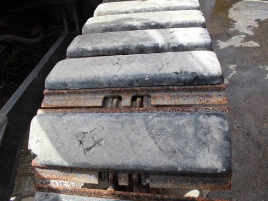 ขายรถขุด komatsu pc 40MR-2 แทรกเหล็ก รถนำเข้าจากประเทศญี่ปุ่นไม่เคยใช้งานในไทย สนใจติดต่อ 092-3309229 อีด