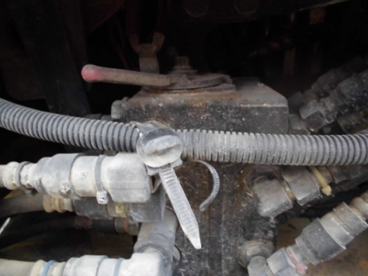 ขายรถขุด komatsu pc 40MR-2 แทรกเหล็ก รถนำเข้าจากประเทศญี่ปุ่นไม่เคยใช้งานในไทย สนใจติดต่อ 092-3309229 อีด