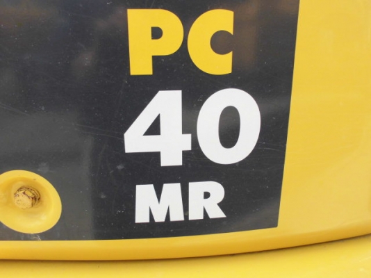 ขายรถขุด komatsu pc 40MR-2 แทรกเหล็ก รถนำเข้าจากประเทศญี่ปุ่นไม่เคยใช้งานในไทย สนใจติดต่อ 092-3309229 อีด