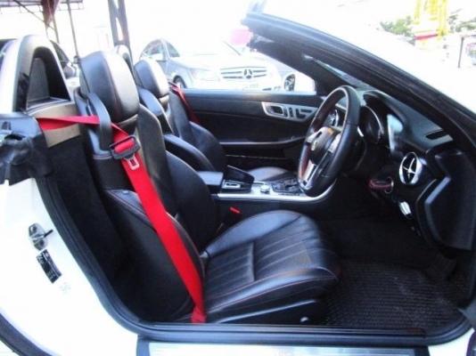 2014 BENZ SLK-CLASS R172 โฉมปี11-15 SLK200 AT เบนซิน สีขาว AMG SPORT PACKAGE รุ่นท็อปสุด ไฟหน้า BI-XENON LED DAYLIGHT หลังคาเปิดประทุน เซ็นทรัลล็อค เบาะไฟฟ้า กระจกไฟฟ้า AIRBAG ABS พวงมาลมัลติฟังชั่น_CRUISE CONTROL สนใจดูรถ ทดลองขับหรือสอบถามรายละเอียดเพิ่