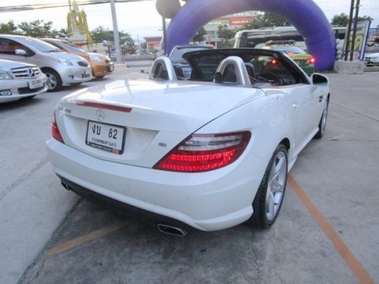 2014 BENZ SLK-CLASS R172 โฉมปี11-15 SLK200 AT เบนซิน สีขาว AMG SPORT PACKAGE รุ่นท็อปสุด ไฟหน้า BI-XENON LED DAYLIGHT หลังคาเปิดประทุน เซ็นทรัลล็อค เบาะไฟฟ้า กระจกไฟฟ้า AIRBAG ABS พวงมาลมัลติฟังชั่น_CRUISE CONTROL สนใจดูรถ ทดลองขับหรือสอบถามรายละเอียดเพิ่
