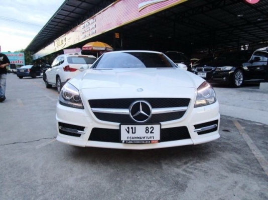2014 BENZ SLK-CLASS R172 โฉมปี11-15 SLK200 AT เบนซิน สีขาว AMG SPORT PACKAGE รุ่นท็อปสุด ไฟหน้า BI-XENON LED DAYLIGHT หลังคาเปิดประทุน เซ็นทรัลล็อค เบาะไฟฟ้า กระจกไฟฟ้า AIRBAG ABS พวงมาลมัลติฟังชั่น_CRUISE CONTROL สนใจดูรถ ทดลองขับหรือสอบถามรายละเอียดเพิ่