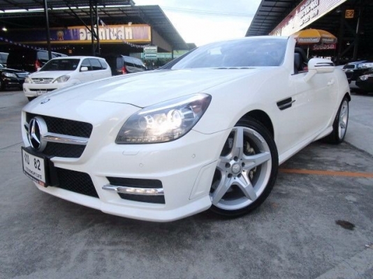 2014 BENZ SLK-CLASS R172 โฉมปี11-15 SLK200 AT เบนซิน สีขาว AMG SPORT PACKAGE รุ่นท็อปสุด ไฟหน้า BI-XENON LED DAYLIGHT หลังคาเปิดประทุน เซ็นทรัลล็อค เบาะไฟฟ้า กระจกไฟฟ้า AIRBAG ABS พวงมาลมัลติฟังชั่น_CRUISE CONTROL สนใจดูรถ ทดลองขับหรือสอบถามรายละเอียดเพิ่
