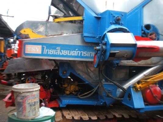 ขายรถเกี่ยวข้าวไทเส็งยนต์ อุ้ม 2.5 ตัน ปี 49 เครื่องยนต์อีซูซุ 210 แรงม้า ปั้มไดกิ๊นส์เบอร์ 23