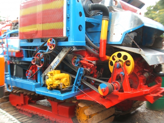 ขายรถเกี่ยวข้าวไทเส็งยนต์ อุ้ม 2.5 ตัน ปี 49 เครื่องยนต์อีซูซุ 210 แรงม้า ปั้มไดกิ๊นส์เบอร์ 23