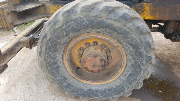 ขาย รถตัก KOMATSU JH30 รถใช้งานได้ปกติ ต่อแขนแล้ว ราคาต่อรองได้