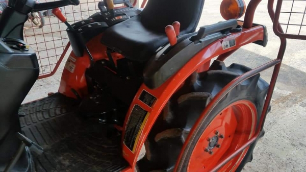 ขาย B2420 2เพลา พร้อมผานหลังกลบร่องอ้อย พร้อมใช้งาน