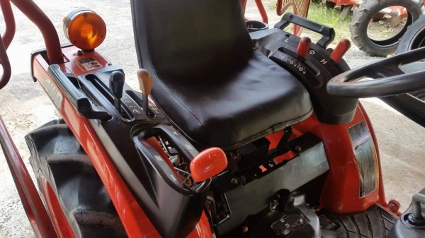 ขาย B2420 2เพลา พร้อมผานหลังกลบร่องอ้อย พร้อมใช้งาน