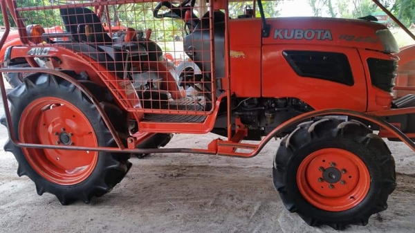 ขาย B2420 2เพลา พร้อมผานหลังกลบร่องอ้อย พร้อมใช้งาน