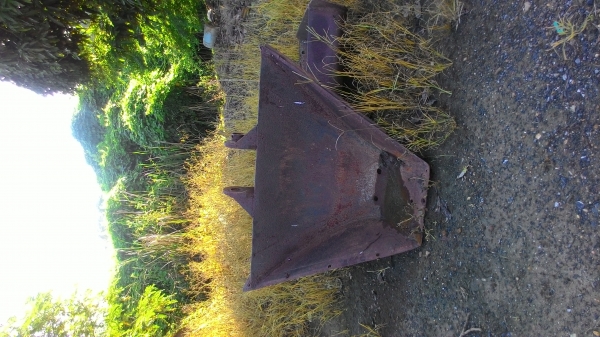 ขาย !!! บุ้งกี๋ตักร่อง สำหรับแบ็คโฮขนาด 100 และ 120