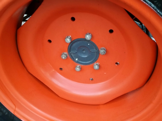 ขายรถไถคูโบต้า  KUBOTA   L 3608SP พร้อมชุดใบมีดดันหน้าคานบน  และผาน5