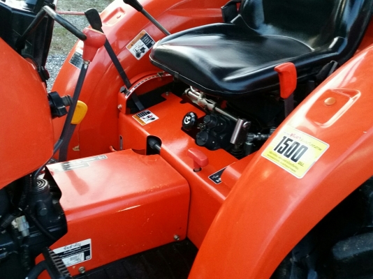 ขายรถไถคูโบต้า  KUBOTA   L 3608SP พร้อมชุดใบมีดดันหน้าคานบน  และผาน5