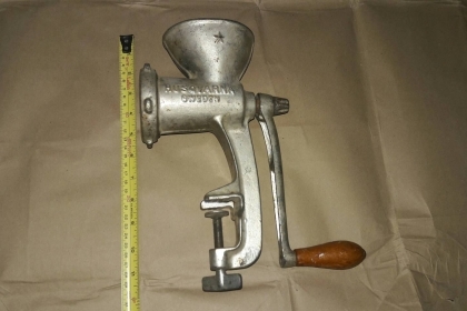 ขายเครื่องบดมือหมุน Made in Sweden.ใหม่เก่าเก็บงานดี