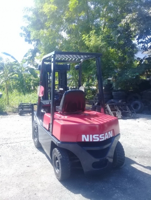 +++ ขายโฟล์คลิฟท์  NISSAN FD20  ขนาด  2  ตัน  เครื่องยนต์ดีเซล  เสา  4.3  เมตร  เข้าตู้  3  สเต็ป  เกียร์ออโตเมติค  งา 1,070  มม.  ยางตันครับ