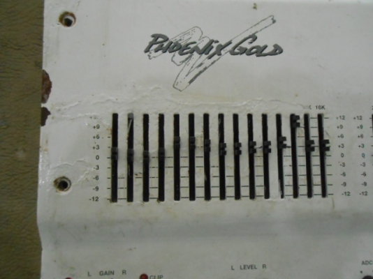 Phoenix Gold EQ 215ix ตัวเดียวจบ มีรอยถลอกตามรูป ทุกอย่างปกติ ไม่เคยซ่อม Phoenix Gold EQ 215ix ตัวเดียวจบ มีรอยถลอกตามรูป ทุกอย่างปกติ ไม่เคยซ่อม