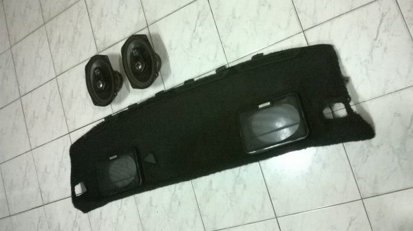 ขายแผงหลังbmw e30 ติดลำโพงPioneer สภาพสวย ราคา2300 โทร0924462525โส