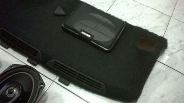 ขายแผงหลังbmw e30 ติดลำโพงPioneer สภาพสวย ราคา2300 โทร0924462525โส ขายแผงหลังbmw e30 ติดลำโพงPioneer สภาพสวย ราคา2300 โทร0924462525โส