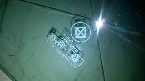 ขายชุดกระจกe30 4ประตู มีหลุดตัวนอก1บาน ขายเหมาตามรูปราคา2000 โทร0924462525โส