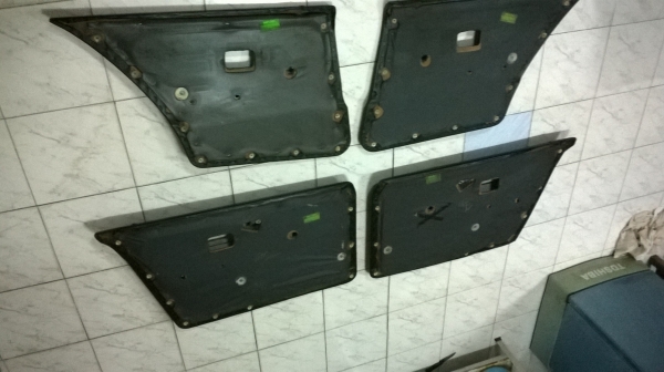 ขายแผงประตู BMW e30 4ประตู หนังดำ พร้อมมือจับ สภาพสวย ราคา4000บาท โทร0924462525โส ขายแผงประตู BMW e30 4ประตู หนังดำ พร้อมมือจับ สภาพสวย ราคา4000บาท โทร0924462525โส