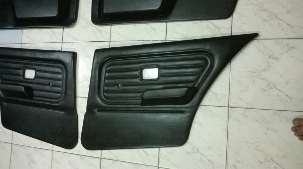 ขายแผงประตู BMW e30 4ประตู หนังดำ พร้อมมือจับ สภาพสวย ราคา4000บาท โทร0924462525โส ขายแผงประตู BMW e30 4ประตู หนังดำ พร้อมมือจับ สภาพสวย ราคา4000บาท โทร0924462525โส