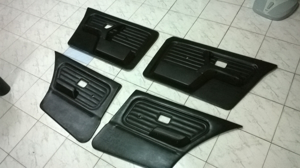 ขายแผงประตู BMW e30 4ประตู หนังดำ พร้อมมือจับ สภาพสวย ราคา4000บาท โทร0924462525โส ขายแผงประตู BMW e30 4ประตู หนังดำ พร้อมมือจับ สภาพสวย ราคา4000บาท โทร0924462525โส