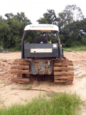 ขาย 335,000 บาท CATTERPILAR D4E เครื่องดี เกียร์ดี โล่หนา ใบแทรกสวย  หักบางแผ่น เอกสารชื้อขาย   รถอยู่  จ.ปทุมธานี โทร&amp;ไอดีไลน์ 0610710295