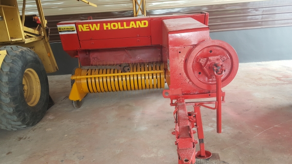 เครื่องอัดฟาง NEW HOLLAND 275