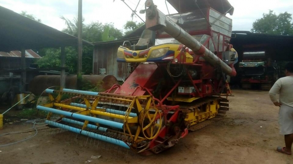 ขายรถเกี่ยวข้าวเจ้าช้าง50เอกสารครบ JO8C 260โบว์ช่วงล่าง12โรงงงาน เช็คพร้อมทำงาน