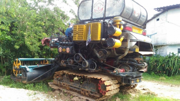 ขายรถเกี่ยวศักดิ์พัฒนา BIGเครื่อง6D17โบว์ สภาพพร้อมใช้งานอุ้ม2.5ตัน ขายรถเกี่ยวศักดิ์พัฒนา BIGเครื่อง6D17โบว์ สภาพพร้อมใช้งานอุ้ม2.5ตัน