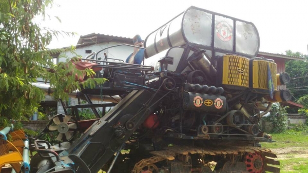 ขายรถเกี่ยวศักดิ์พัฒนา BIGเครื่อง6D17โบว์ สภาพพร้อมใช้งานอุ้ม2.5ตัน ขายรถเกี่ยวศักดิ์พัฒนา BIGเครื่อง6D17โบว์ สภาพพร้อมใช้งานอุ้ม2.5ตัน