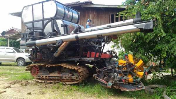 ขายรถเกี่ยวศักดิ์พัฒนา BIGเครื่อง6D17โบว์ สภาพพร้อมใช้งานอุ้ม2.5ตัน