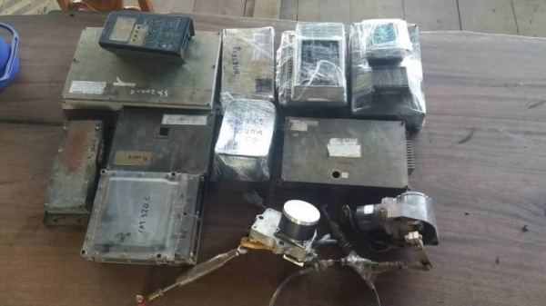 ขายอะไหล่. ระบบ ไฟฟ้า แบคโฮ หลายรุ่น (1) KOMATSU PC200-5 กล่อง+จอ+จอ 30,000 บาท  (2)KOBELCO SK 200-8 กล่อง+จอ 80,000 บาท  (3) SANY       กล่อง+ จอ 60,000 บาท  (4) CAT 320 C       กล่อง      30,000 บาท  (5) KOBELCO มาร์คไฟว์  กล่อง+จอ 40,000 บาท  KOMUTSU P