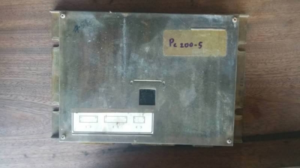 ขายอะไหล่. ระบบ ไฟฟ้า แบคโฮ หลายรุ่น (1) KOMATSU PC200-5 กล่อง+จอ+จอ 30,000 บาท  (2)KOBELCO SK 200-8 กล่อง+จอ 80,000 บาท  (3) SANY       กล่อง+ จอ 60,000 บาท  (4) CAT 320 C       กล่อง      30,000 บาท  (5) KOBELCO มาร์คไฟว์  กล่อง+จอ 40,000 บาท  KOMUTSU P