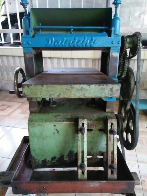 แท่นรีดไม้ หน้า 12 นิ้ว (เก่าเก็บยังไม่ผ่านการใช้งาน)