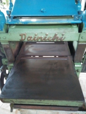 แท่นรีดไม้ หน้า 12 นิ้ว (เก่าเก็บยังไม่ผ่านการใช้งาน)