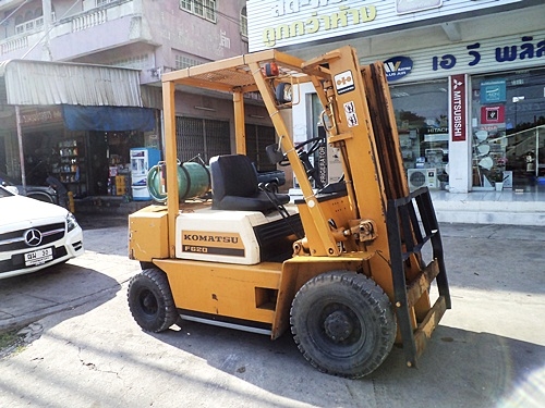 (ขายโละสต๊อกราคาพิเศษ) รถยกโคมัสสึ 2 ตัน รุ่น8 เครื่องเบนซิน (ใช้แก๊สอย่างเดียว) กระบอกคู่ เสาสูง 3 เมตร  พวงมาลัยเพาเว่อร์  สีเดิมจากนอก นำเข้าจากญี่ปุ่น ใช้งานได้ทันที ราคา120000