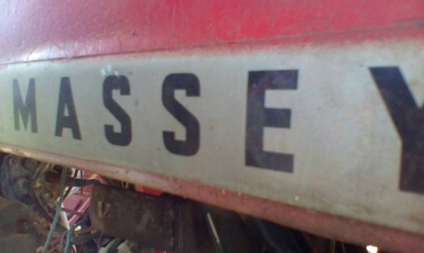 ขาย88000 บาทรถไถแมสซี่175 มีใบดันหน้าและผานหลังครับ