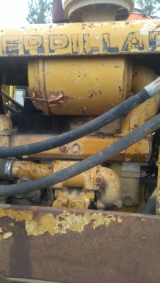 รถแทรกเตอร์ CAT D4D เครื่องดี เกียร์ดี สามกระบอกเอียงผานได้ ดึงเลี้ยวง่าย ใบมีหัก ตะแกรงหน้ามี มีหม้อน้ำให้อีก 1 อัน มี VDO การทำงานให้ชม